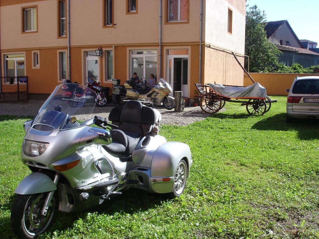 Pensiunea Claudiu Caransebeş Extérieur photo