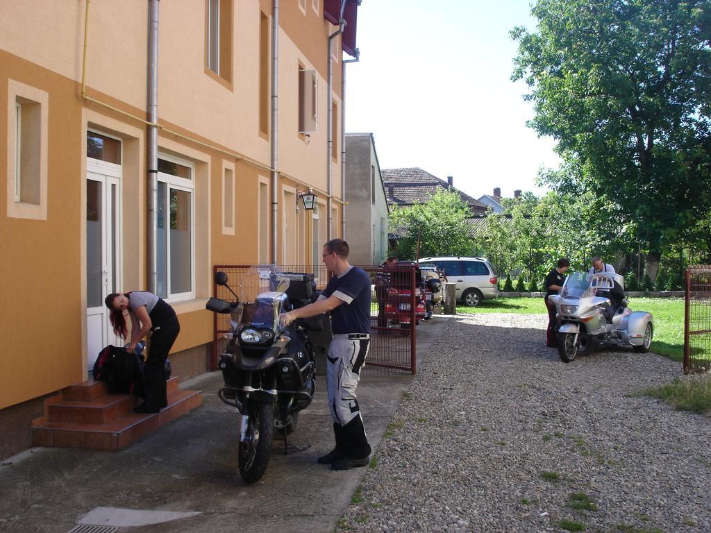 Pensiunea Claudiu Caransebeş Extérieur photo