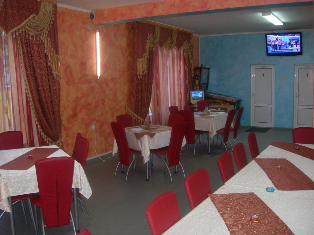 Pensiunea Claudiu Caransebeş Extérieur photo