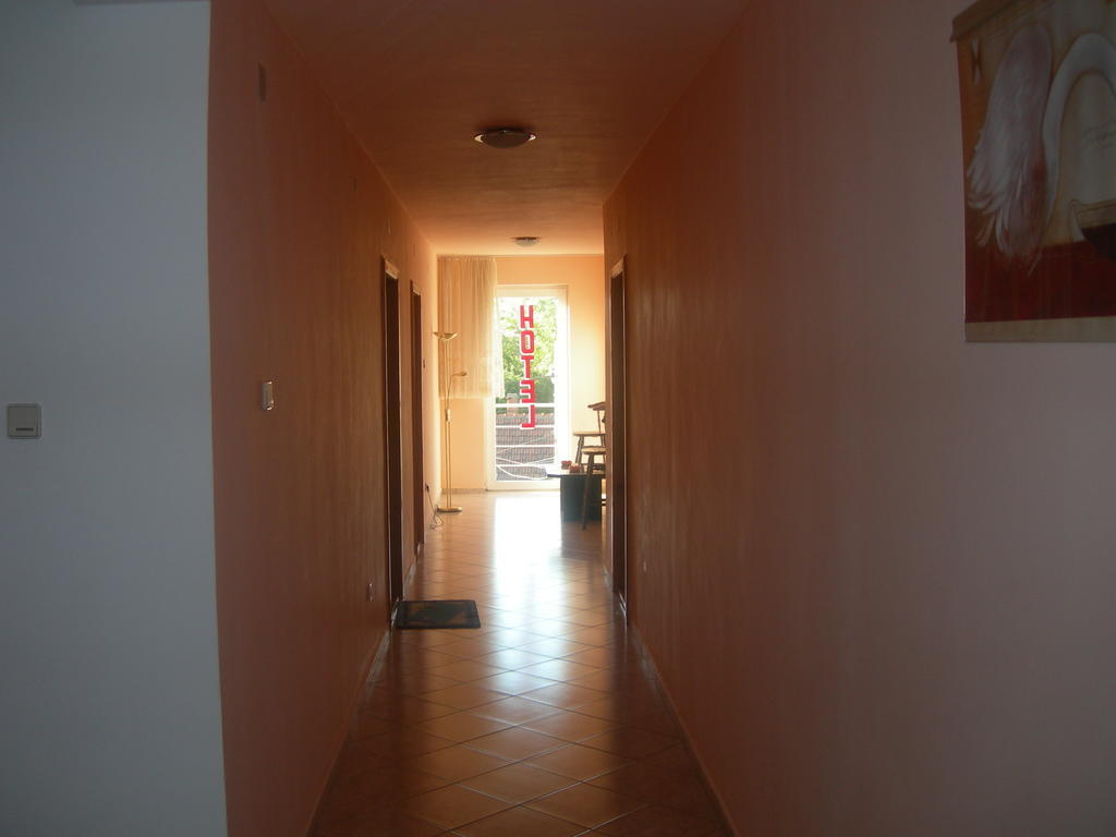 Pensiunea Claudiu Caransebeş Extérieur photo