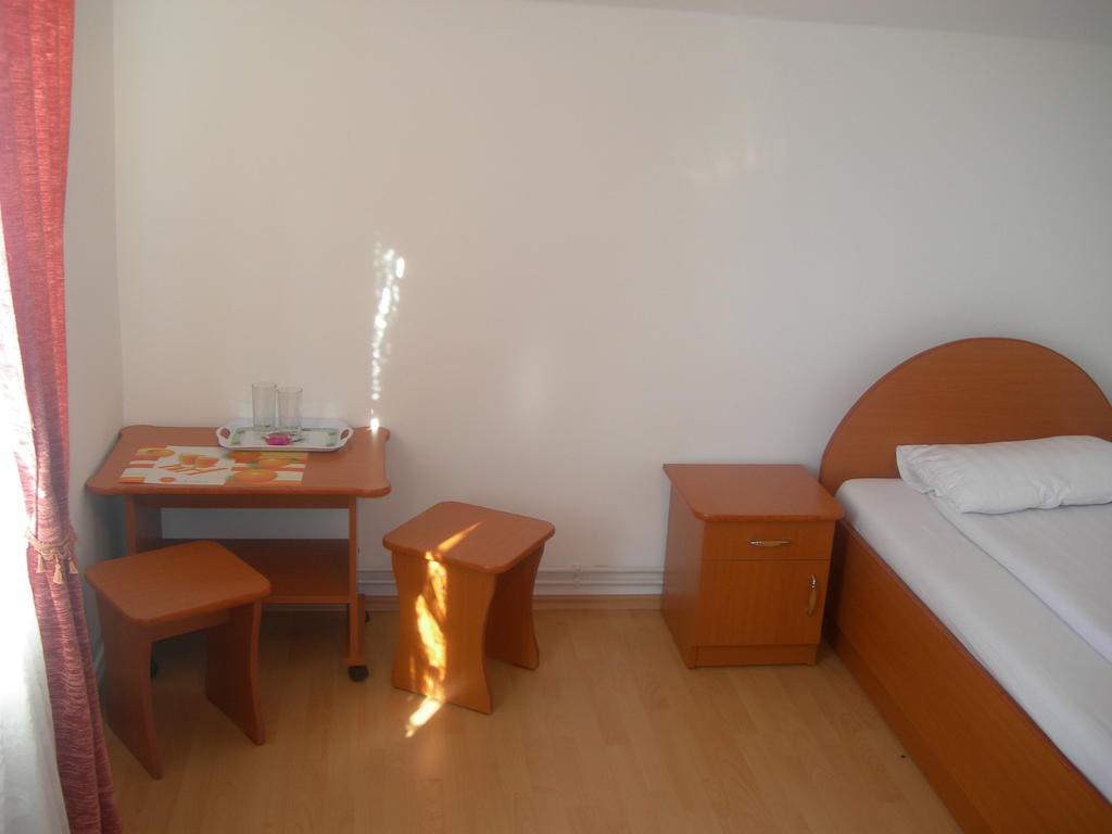Pensiunea Claudiu Caransebeş Extérieur photo