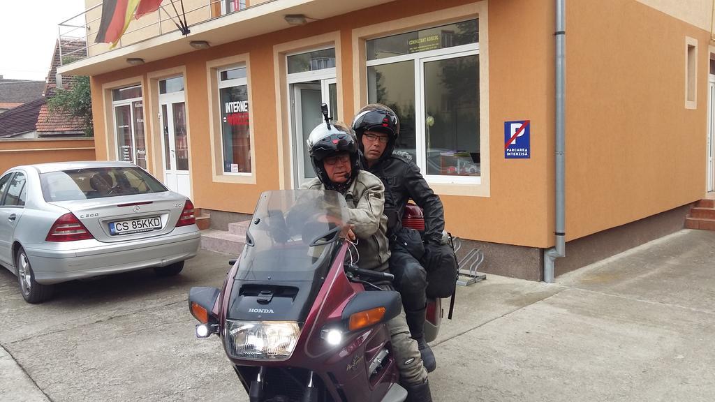 Pensiunea Claudiu Caransebeş Extérieur photo