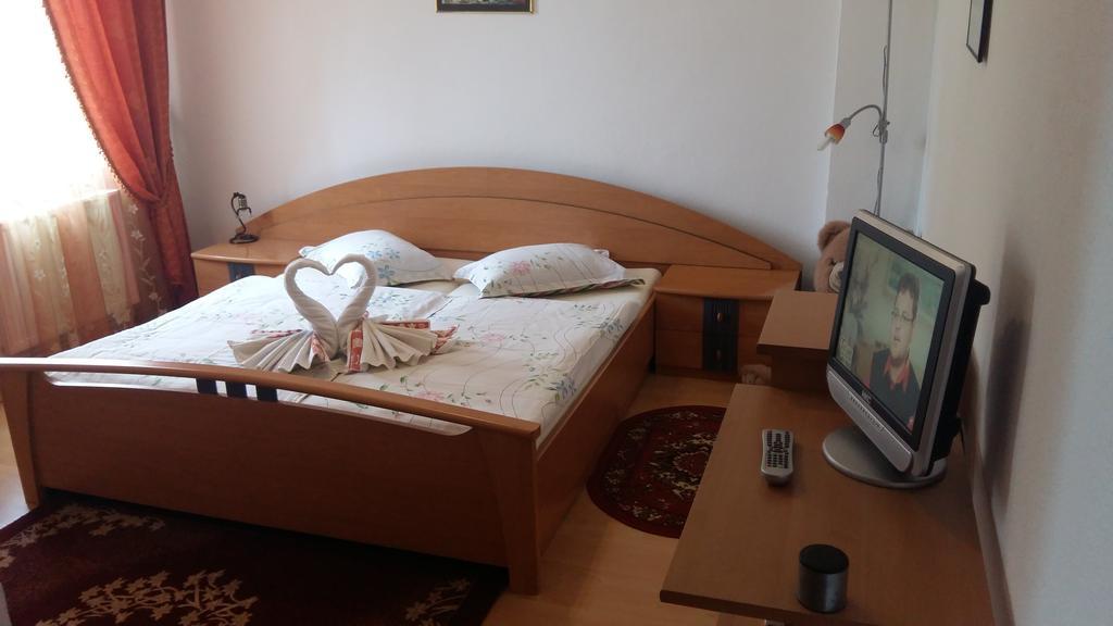 Pensiunea Claudiu Caransebeş Extérieur photo