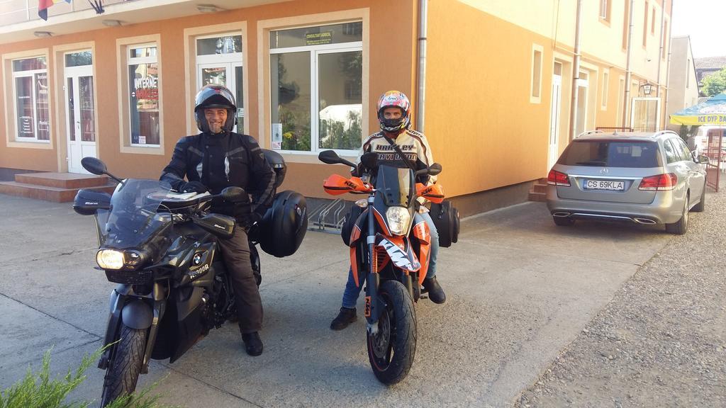 Pensiunea Claudiu Caransebeş Extérieur photo